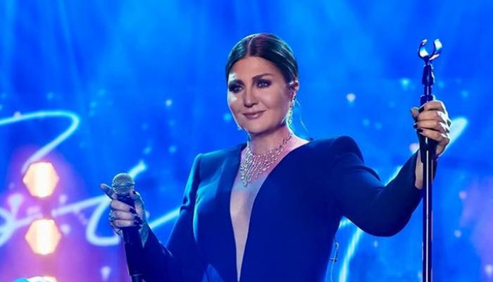 Sibel Can’ın Bursa Konserindeki Göğüs Detayı Sosyal Medyada Tartışma Yarattı