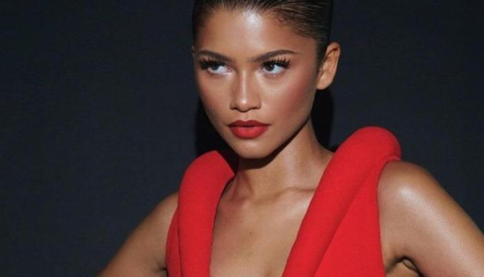 Zendaya'nın Paris'teki sokak stili: Dar elbisesi ve yeşil eteğiyle dikkat çekti