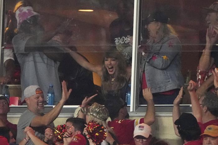 Taylor Swift, Travis Kelce'nin Maçında Coşkulu Tezahüratlarla Göz Doldurdu