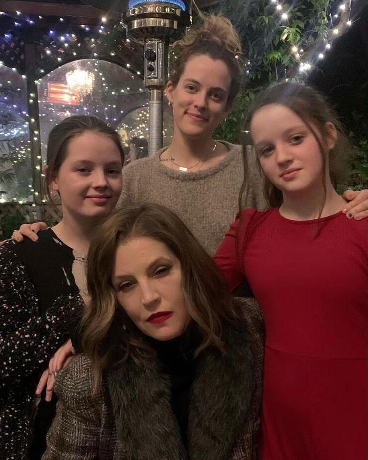 Ünlü Şarkıcı Lisa Marie Presley'nin Ölüm Nedeni Kırık Kalp Sendromu Olabilir