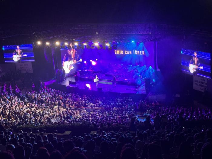 Emircan İğrek, Harbiye'de Kariyerinin Altıncı Konserini Verdi!