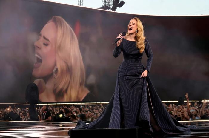 Adele, Münih'teki açıklamasında 10 konser daha verecek ardından uzun bir ara verecek