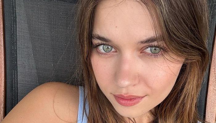 Afra Saraçoğlu'ndan bikinili ayna selfiesi: Yalı Çapkını'nda yeni imajıyla gündeme oturdu!