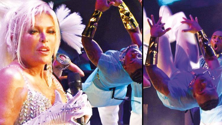 Ajda Pekkan konserinde dansçıdan beklenmedik takla, sanatçı aniden panik yaşadı