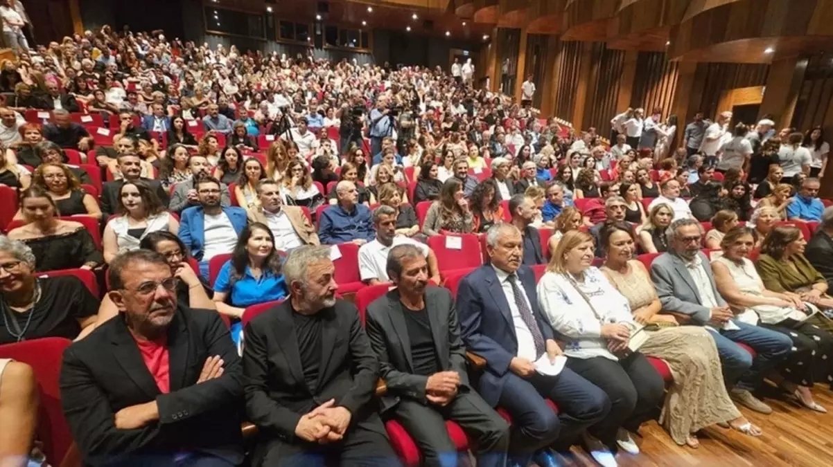 Altın Koza Festivali'nde Levent Özdilek ve Mehmet Aslantuğ'un Soğuk İlişkisi Gündem Oldu