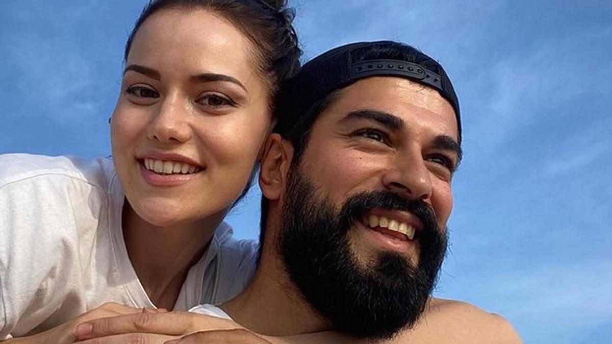 Burak Özçivit'ten Fahriye Evcen'e Romantik Jest: Eve Dönerken Çiçeklerle Karşılandı