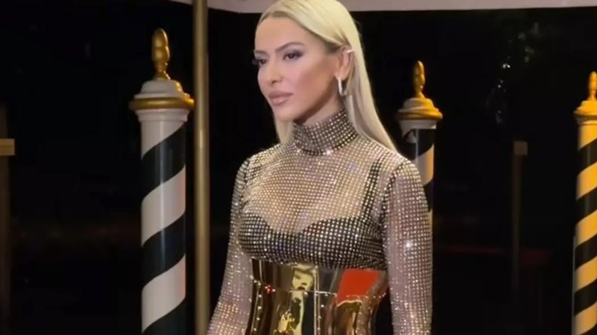 Hadise’nin Venedik Film Festivali’ndeki Şık Kombini ve Fiyatı Göz Doldurdu