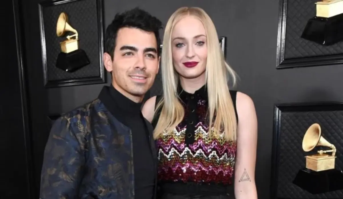 Sophie Turner, Joe Jonas'tan Boşanır Boşanmaz Yeni İlişkisini Instagram'da Duyurdu