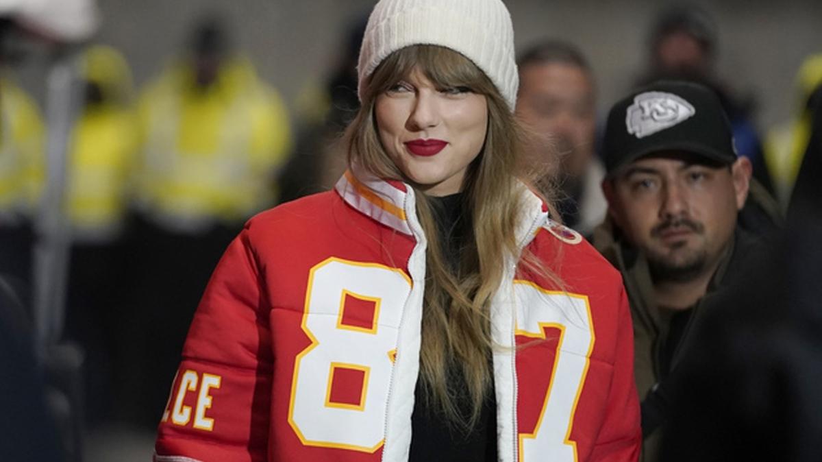 Taylor Swift, Travis Kelce'nin Maçında Coşkulu Tezahüratlarla Göz Doldurdu