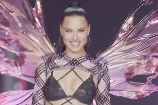 Adriana Lima Özlemi Giderdi! Yıllar Sonra Victoria's Secret Podyumuna Geri Döndü