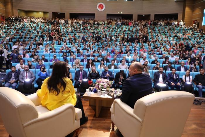 Türkan Şoray, Bozok Film Festivali'nde Selvi Boylum Al Yazmalım İtirafı ile Gençlere İlham Verdi