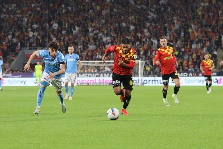 Göztepe 10 Kişiyle Trabzonspor'u Şok Etti, Galibiyet 90+2’de Geldi!