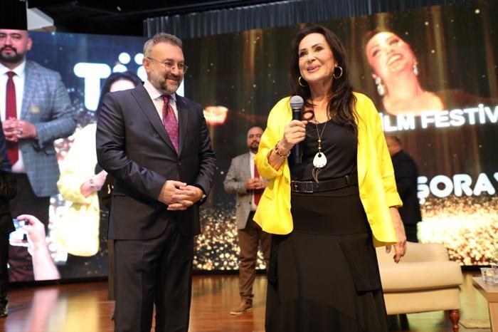 Türkan Şoray, Bozok Film Festivali'nde Selvi Boylum Al Yazmalım İtirafı ile Gençlere İlham Verdi