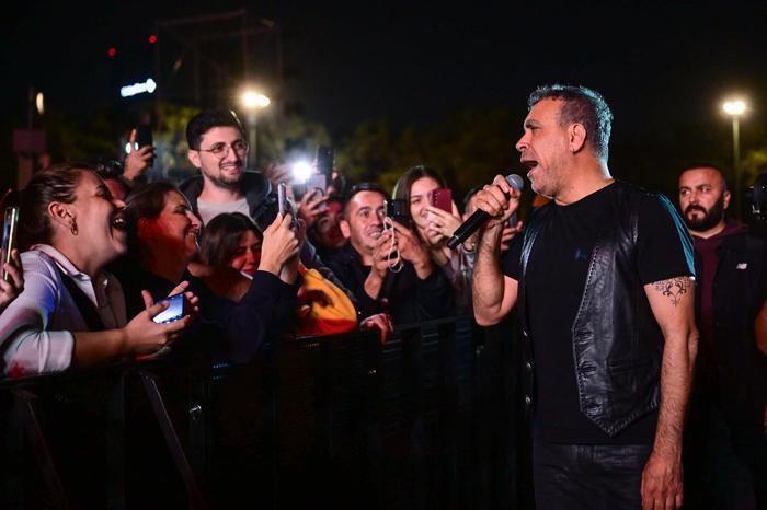 "İstanbul Kültür Yolu Festivali’nde Haluk Levent Hayranlarıyla Buluştu"