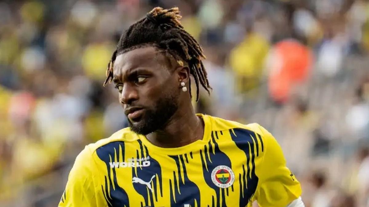 Allan Saint-Maximin’den Çocuklarına Rottweiler Yavrusu Sürprizi ile Mutlu Anlar