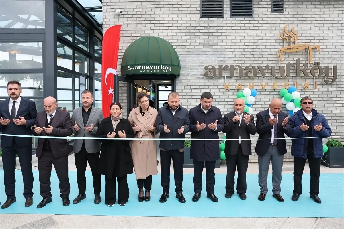 Arnavutköy Kahvecisi Projesi İlk Şubesini Karaburun Sahili'nde Açtı