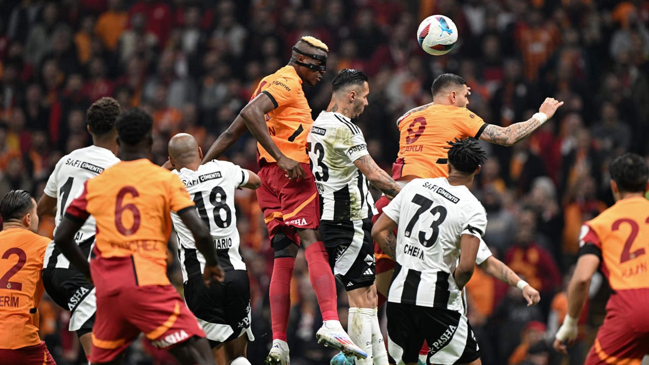 Beşiktaş ile Galatasaray arasındaki derbi maçı, hakem kararları nedeniyle futbolseverler...