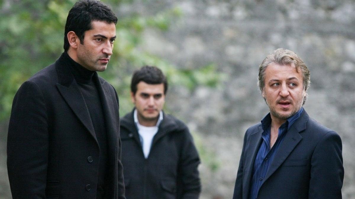 Ezel dizisindeki Ömer karakterine Kenan İmirzalıoğlu'nun geç kalma süreci anlatıldı