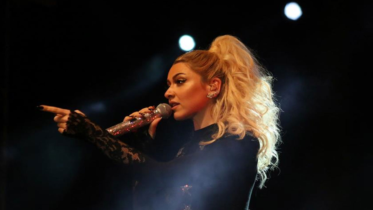 Hadise: Konserde Kadın Güvenliğine Dikkat Çekerek "Biz Ne Yaşıyoruz?" Diye Sordum