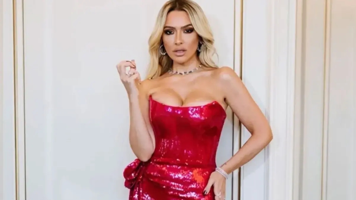 Hadise, yeni aşkı Şenol Sönmez ile film galasında yan yana görüntülendi ama ayrı çıktı