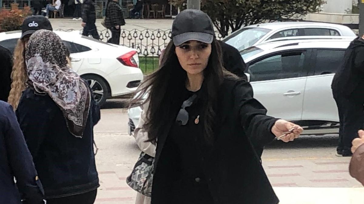 Hande Erçel, annesinin doğum gününde duygusal bir paylaşım yaparak özlemini dile getirdi