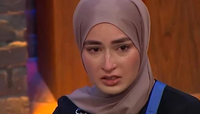 MasterChef'in dikkat çeken yarışmacılarından Beyza Huri Aydın, çekimlerde...