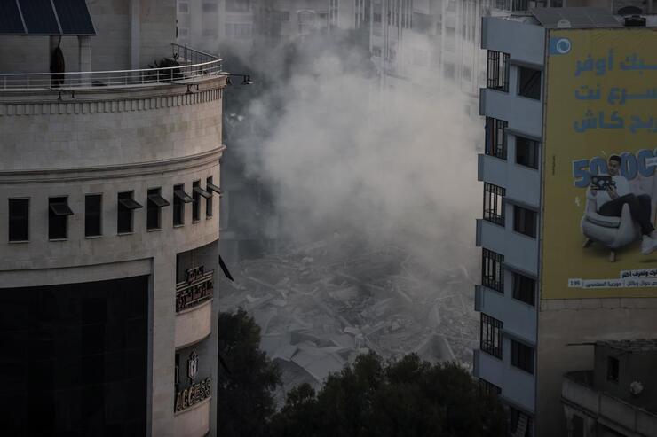 İsrail'in Gazze ve Beyrut'a Saldırılarında 50 Kişi Hayatını Kaybetti, Ölü Sayısı 43.799'a Ulaştı