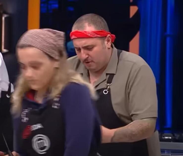 MasterChef'te korkutan kaza! Kaan parmaklarını kesti, sağlık ekipleri acil müdahale gerçekleştirdi