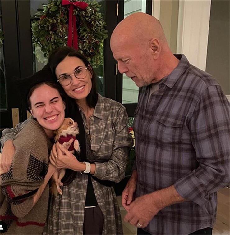 Demi Moore'un Ailesi Endişeli: Bruce Willis'in Demans Hastalığı İçin Eve Dön çağrısı