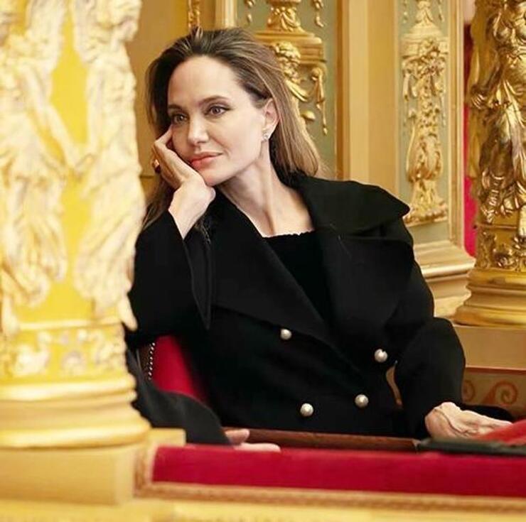 Angelina Jolie: Yalnızlıkla Savaşan Yıldızın Kariyer ve Ruh Sağlığı Üzerine Düşündükleri