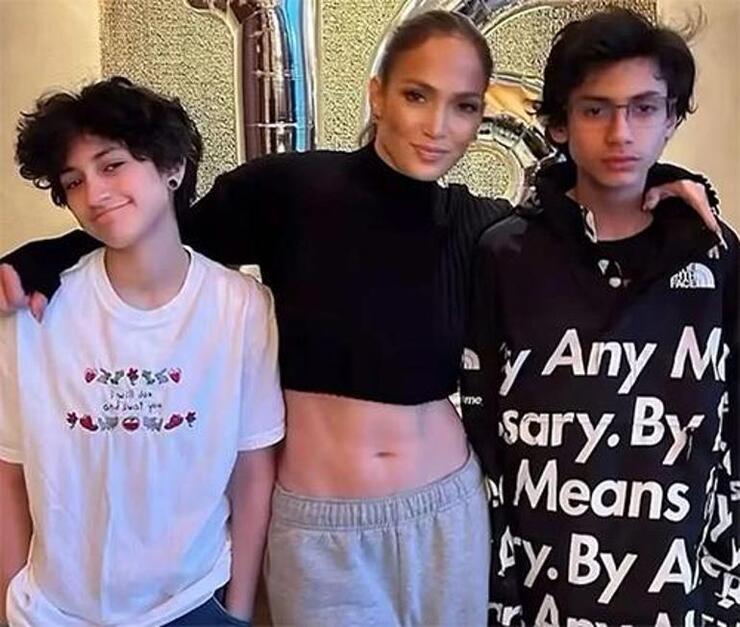 "Jennifer Lopez'in Evlilik Yıkımı: Duygusal Acıyı Çocuklarından Saklama Mücadelesi"