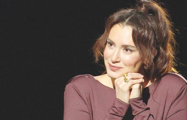 Ekmek Yerine Çanta: Rachel Araz'ın 1000 Dolarlık Moschino Paylaşımı Gündem Oldu