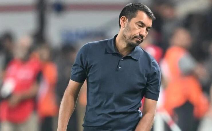 Van Bronckhorst: Beşiktaş için bir transfer dönemi daha şart, Immobile'nin durumu belirsiz kaldı