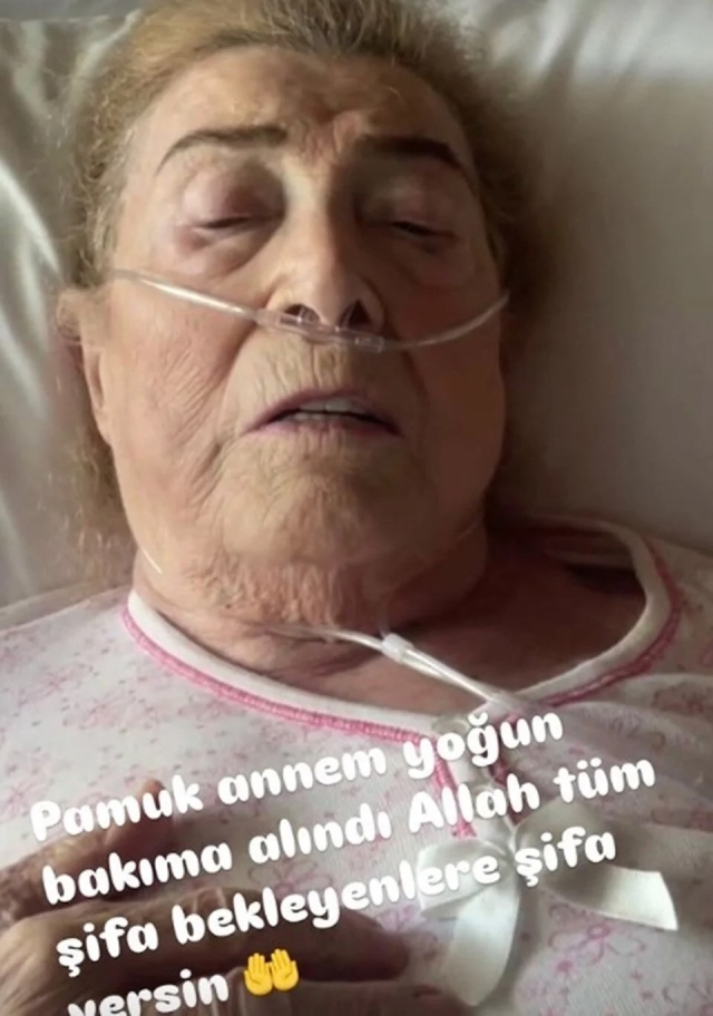 Seda Sayan, annesi için hayranlarından dua talep etti: "Pamuk annem yoğun bakıma alındı"