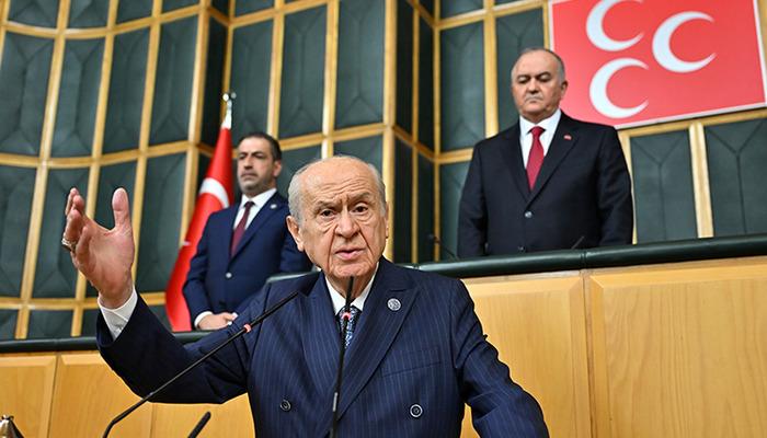 MHP, Devlet Bahçeli'nin Türk bayrağını öptüğü ve PKK'nın elebaşı Abdullah...