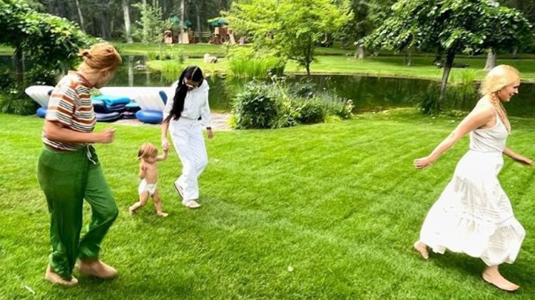 Demi Moore’un Kır Evi: Eski Eşine Destek ve Torunlarla Birlikte Anılar Yeniden Canlanıyor