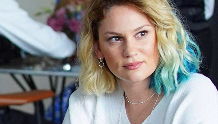 Farah Zeynep Abdullah, kendisine en çok benzeyen ünlü oyuncu olarak Ahsen Eroğlu'nu seçti