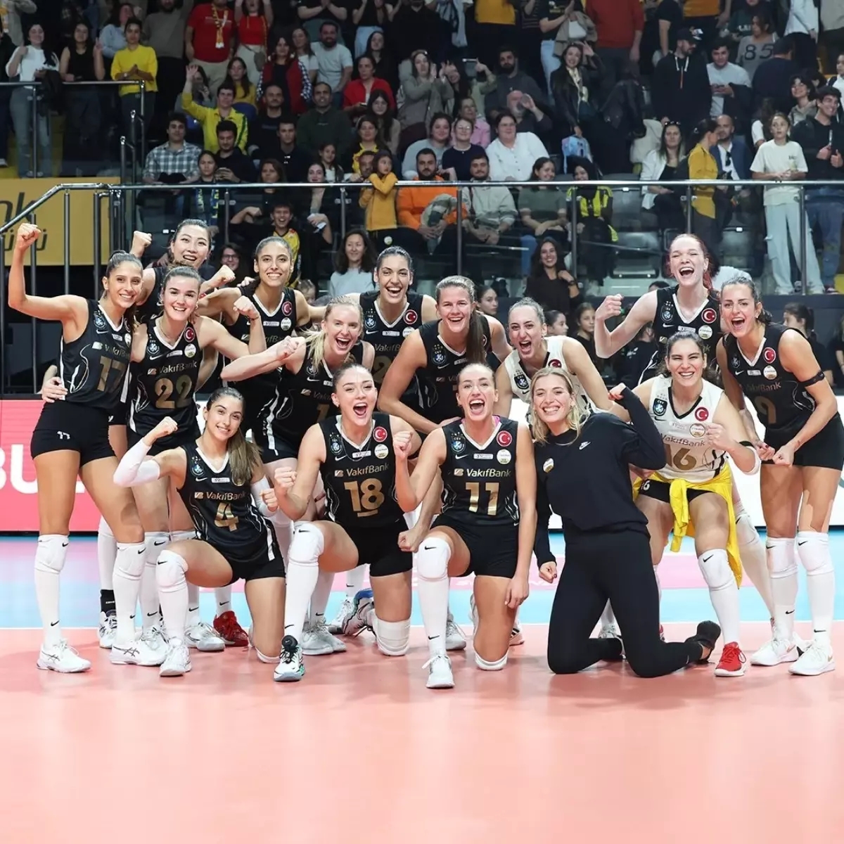 Fenerbahçe Medicana, VakıfBank karşısında 3-2 mağlup olarak ligdeki ilk yenilgisini aldı