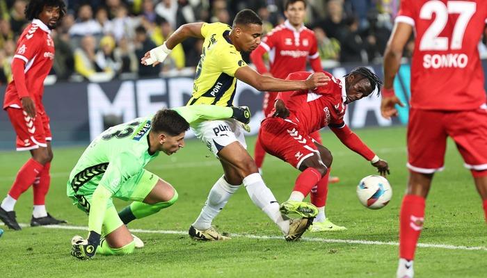 Fenerbahçe, Süper Lig'in 12. hafta maçında Sivasspor'u 4-0 mağlup...