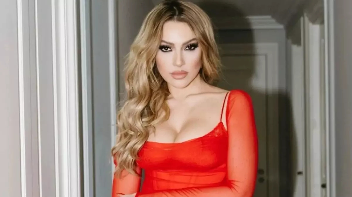 Şarkıcı Hadise, son dönemlerde sergilediği dans şovları ve yer aldığı dizideki...