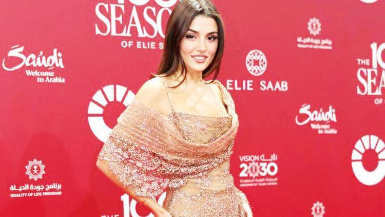 Hande Erçel Riyad’da Elie Saab'ın Onur Konuğu Olarak Göz Doldurdu