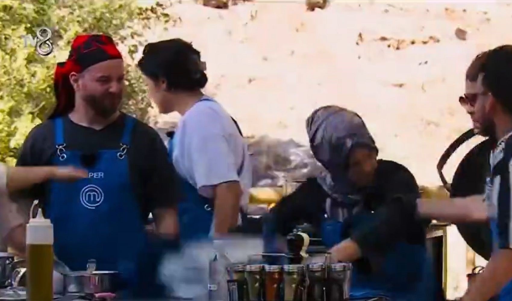 MasterChef'te Beyza'nın Yüzüne Kızgın Yağ Dökülünce Alper Çıldırdı!