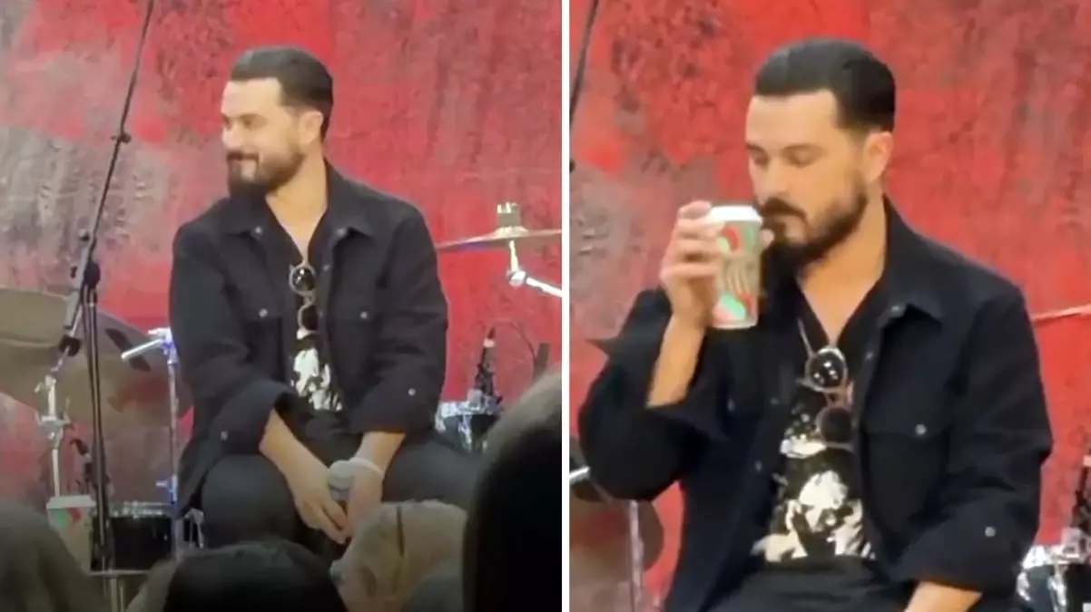 Michael Malarkey, hayranlarıyla buluştuğu sırada kendisine sunulan Starbucks...