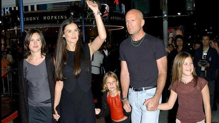 Demi Moore ve Kızları Yılbaşı Tatilinde Karlarda Eğlendi, Torunuyla Neşeli Anlar Yaşadı