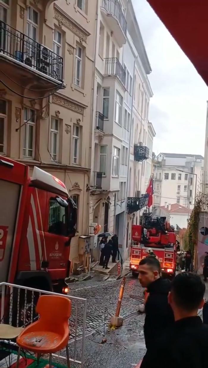 Beyoğlu'ndaki Masonlar Locası'nda Restoran Mutfağında Yangın Çıktı, Soruşturma Başlatıldı