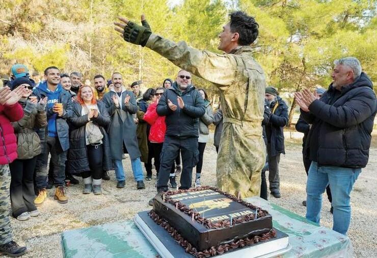 Nejat İşler mekandan çıkarken düşerek zor anlar yaşadı, sağlık durumu endişe veriyor