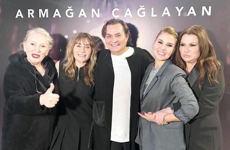 Magazin Dünyasında Duygusal Anlar: Ebru Şallı ve Tarkan Göz Önünde