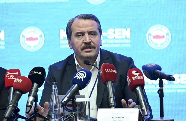 "Memur-Sen Başkanı'ndan 2025 İçin Yüzde 15 Ek Zam Talebi ve Adil Vergi Sistemi Vurgusu"