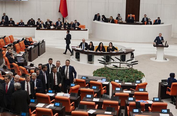 TBMM'de Bütçe Sunumu Sırasında AK Parti ve CHP Arasında Gergin Tartışmalar Yaşandı