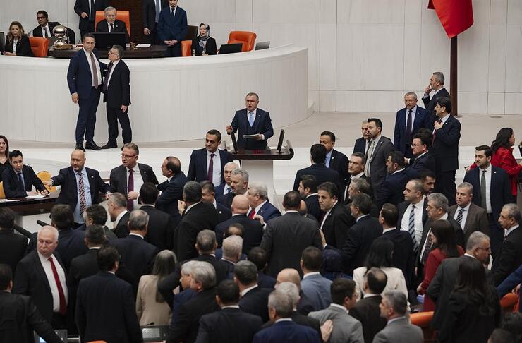 TBMM'de Bütçe Sunumu Sırasında AK Parti ve CHP Arasında Gergin Tartışmalar Yaşandı